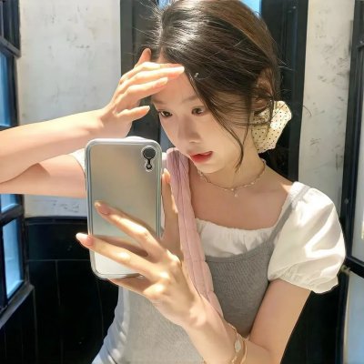 穿风信子蓝的少女